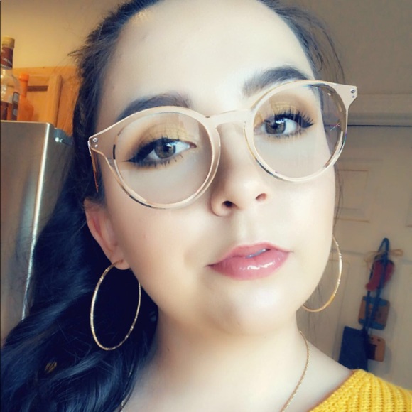 Meet your Posher, Arika - Picture 1 of 1